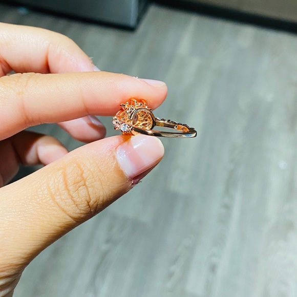 ✨18K Rose Gold Flower✨ - Picture 13 of 15